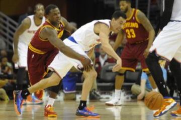 Dion Waiters y Pablo Prigioni.