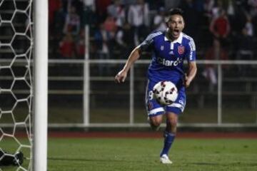 Gustavo Canales celebrando el tanto que le dio el triunfo a Universidad de Chile sobre Curicó.