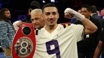 Téofimo López se coronó campeón de peso Ligero de la Federación Internacional de Boxeo luego de derrotar en el segundo round al entonces campeón, Richard Commey.