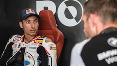 Razgatlioglu en el garaje de BMW durante la Ronda en Misano.