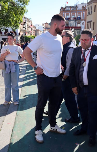 David Rodríguez después de ver las procesiones de Semana Santa, a 30 de marzo de 2026, en Sevilla.