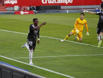 Vinícius celebrando el gol 0-1