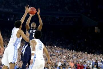 Kris Jenkins lanza el triple que da la victoria final a Villanova Wildcats en el último segundo.