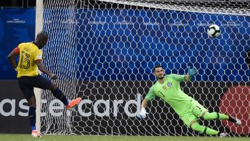 El notable registro de Arias en penales que ilusiona a la Roja