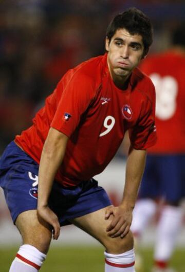 Francisco Pizarro jugó el Sudamericano Sub 20 del 2009, participó en partidos amistosos durante la época de Bielsa y Borghi, y tomó confianza con Pizzi en la UC. Luego probó suerte en Cobreloa, Barnechea, O'Higgins, e incluso clubes de Omán y México. Desde el 2019 juega en Colchagua.