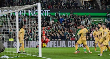 Es la imagen del segundo gol de Arana, pero perfectamente podra ser el primero. Fueron un calco.