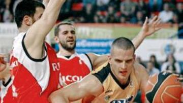 <b>PROFESIONAL. </b>Petar Popovic, en el partido ante el Ricoh Manresa.