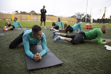 La Selección de Brasil realizó su primer entrenamientos en el estadio Metropolitano de Techo en Bogotá antes de viajar a Venezuela.