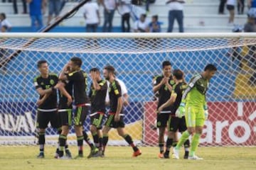 México festeja el triunfo ante Honduras