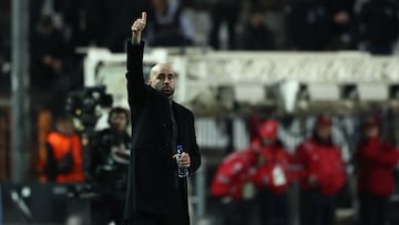 Claudio Giráldez, entrenador del Celta, durante el partido del equipo vigués contra el PAOK en Salónica.