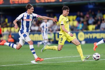 Sergio, en una acción defensiva, ante el Villarreal B. 