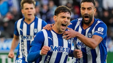 Boyé celebrando el gol.