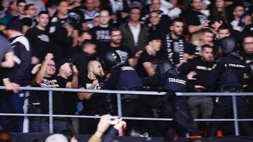 La policía carga contra aficionados del Partizán en La Fonteta.