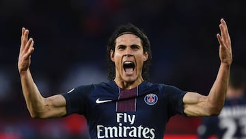 Emery rota para el Camp Nou y Cavani decide en el 80'