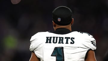 BALTIMORE, MARYLAND - DECEMBER 01: Jalen Hurts #1 of the Philadelphia Eagles looks on during the fourth quarter against the Baltimore Ravens at M&T Bank Stadium on December 01, 2024 in Baltimore, Maryland. Patrick Smith/Getty Images/AFP (Photo by Patrick Smith / GETTY IMAGES NORTH AMERICA / Getty Images via AFP)