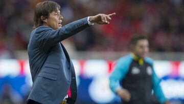 Matías Almeyda manda mensaje a sus detractores