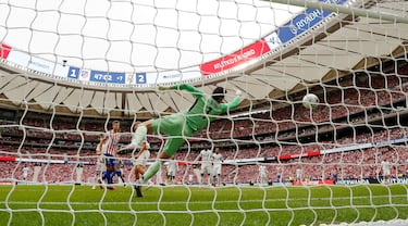 Alexander Sørloth marca de cabeza el 2-2 para el Atlético de Madrid. 