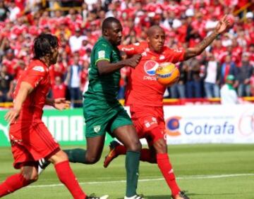 Más de 25 mil hinchas rojos acompañaron al América en su regreso a El Campín en la primera división.