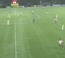 El gol del momento: juvenil del Ajax deleitó con este zapatazo