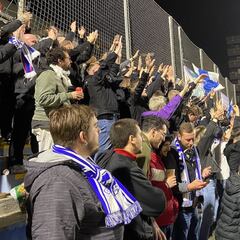 La afición del Eintracht toma por sorpresa el campo del Europa en Barcelona