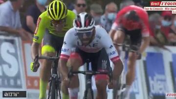 Fernando Gaviria, del UAE Team Emirates, gan&oacute; la segunda etapa del Tour du Limousin imponi&eacute;ndose al suizo Joel Suter. Llega a 35 45 victorias UCI.