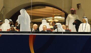 Florentino P¨¦rez en el palco junto a Gianni Infantino presidente de la FIFA.