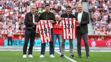 07-04-26. CARMONA Y SASTRE, ENTRE JIMÉNEZ Y JOAQUÍN, EN EL HOMENAJE QUE LES RINDIÓ EL SPORTING EN EL MOLINÓN.