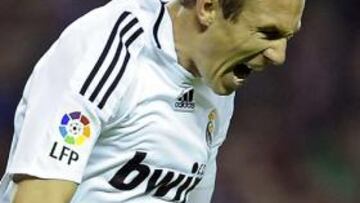 <b>A ROBBEN LE SALEN PRETENDIENTES.</b> El técnico español podría disponer este verano de 100 millones de euros para gastar en fichajes y según informa el Daily Star, una de las prioridades de Benítez es la contratación del extremo holandés Arjen Robben.