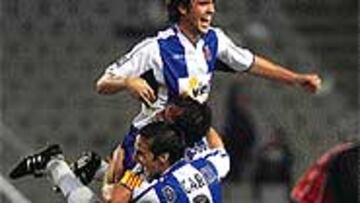 <b>FUTURO INCIERTO</B>. Roger García podría regresar al Camp Nou.