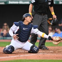 Why did MLB teams wear yellow wristbands and ribbons on September 3?