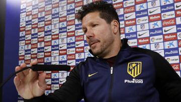 GRA108 MAJADAHONDA (Comunidad de Madrid), 2/1/2017.- El entrenador del Atlético de Madrid, el argentino Diego Pablo Simeone, durante la rueda de prensa que ofreció tras el entrenamiento del equipo de cara al partido de ida de la Copa del Rey que disputarán el próximo día 3 contra Las Palmas. EFE/Sergio Barrenechea