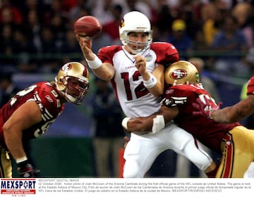 MEXSPORT DIGITAL IMAGE
02 October 2005:  Action photo of Josh McCown of the Arizona Cardinals during the first official game of the NFL outside de United States. The game is held at the Estadio Azteca of Mexico City./Foto de accion de Josh McCown de los Cardenales de Arizona durante el primer juego oficial de temporada regular de la NFL fuera de los Estados Unidos. El juego se celebro en el Estadio Azteca de la ciudad de Mexico. MEXSPORT/RODRIGO ASCENCIO