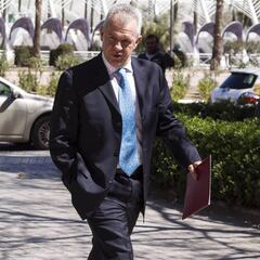 Javier Aguirre expulsado por silbido fuera del campo