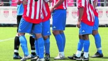 <b>ALEGRÍA. </b>Los jugadores de Paraguay se felicitan por el triunfo.