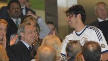 Kak&aacute;, con Florentino en el palco del Bernab&eacute;u.