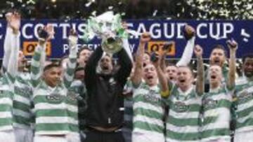 El Celtic celebra su 15&ordf; copa de la liga.