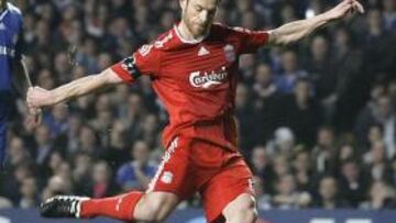 <b>MÁS CERCA. </b>Negredo abarataría la llegada de Xabi al Madrid.