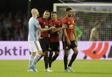 United's Marcus Rashford goes off injured as Celta Vigo's John Guidetti remonstrates.