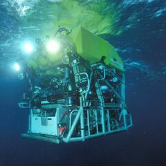 Titanic expedition: What’s the difference between a submersible and a submarine?