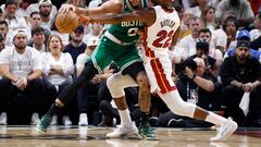 Miami Heat forward Jimmy Butler (R) defends Boston Celtics forward Jayson Tatum (L)