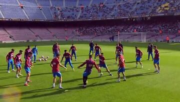 El Barça se da un baño de multitudes ante 13.513 aficionados