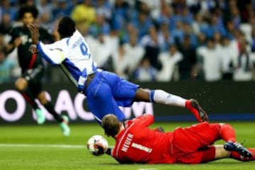 Jackson enfrentó mano a mano al portero campeón del mundo que lo derribó antes del minuto de juego. 