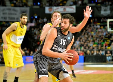 Máximo anotador de la historia del Bilbao con 4.038 puntos y camiseta #15 retirada en Miribilla. Nueve temporadas como jugador y luego entrenador; auténtico emblema de los Hombres de Negro.