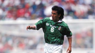 02 November1997:  Action file photo of mexican Marcelino Bernal during World Cup 98 qualifier game against USA held at the Azteca Stadium. Mexico drew 0-0./Foto de accion de archivo del mexicano Marcelino Bernal durante juego eliminatorio de la Copa del Mundo 98 en contra de Estados Unidos celebrado en el estadio Azteca. Mexico empato 0-0 MEXSPORT/DAVID LEAH