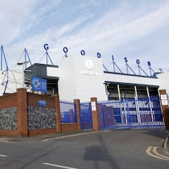 La Premier quiere jugar sus 92 partidos en campos neutrales