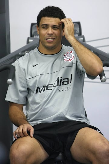Su último equipo profesional fue el Corinthians. En la foto realizando las pruebas médicas del club brasileño.