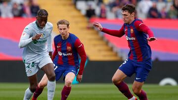 Christensen, en una acción ante Ilaix Moriba en presencia de Frenkie de Jong.