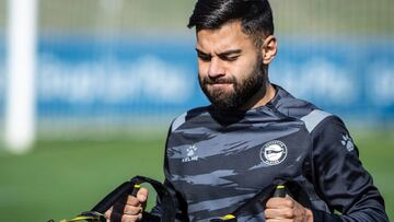 Rubén Duarte, jugador del Deportivo Alavés, durante una sesión de entrenamiento.