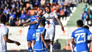 Futbol, Cobresal vs Universidad de Chile.
Fecha 16, campeonato Nacional 2024.
El jugador de Cobresal Guillermo Pacheco, derecha, disputa el balon con Luciano Pons de Universidad de Chile durante el partido de primera division realizado en el estadio El Cobre en El Salvador, Chile.
21/07/2024
Alejandro Pizarro Ubilla/Photosport
Football, Cobresal vs Universidad de Chile.
16nd turn, 2024 National Championship.
Cobresal’s player Guillermo Pacheco, right, vies for the ball against Luciano Pons of Universidad de Chile during the first division match at the El Cobre in El Salvador, Chile.
21/07/2024
Alejandro Pizarro Ubilla/Photosport