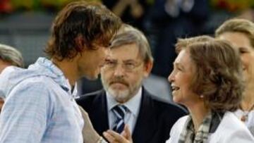 Rafa Nadal recibiendo el premio de manos de la Reina Doña Sofía